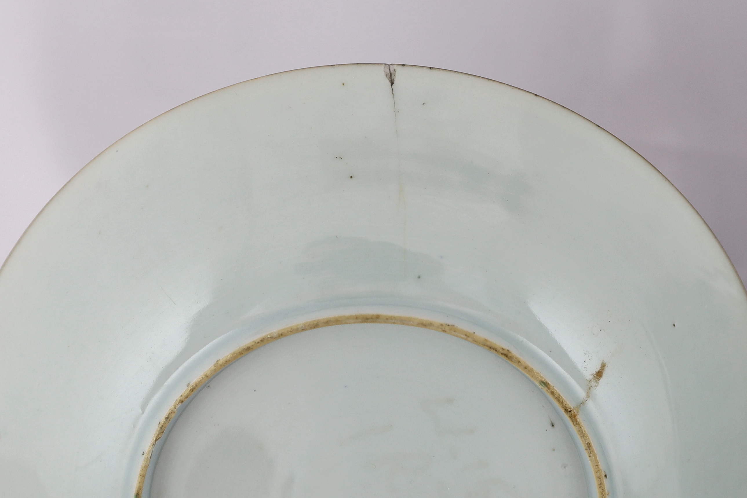 A pair of Chinese famille verte dishes, Kangxi/Yongzheng period, hairline cracks
